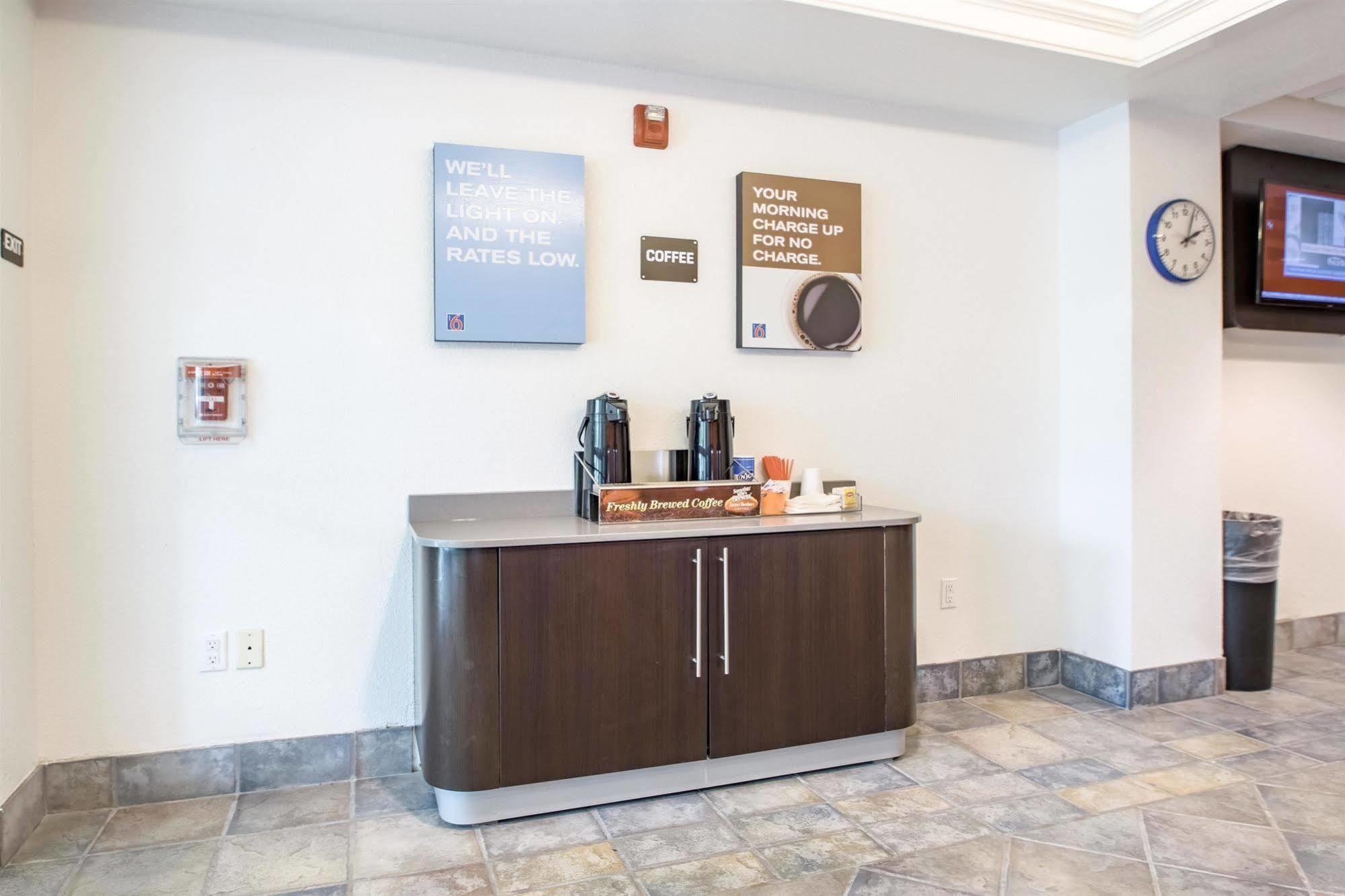 Hotel 6-portland, Or - I-5 2*