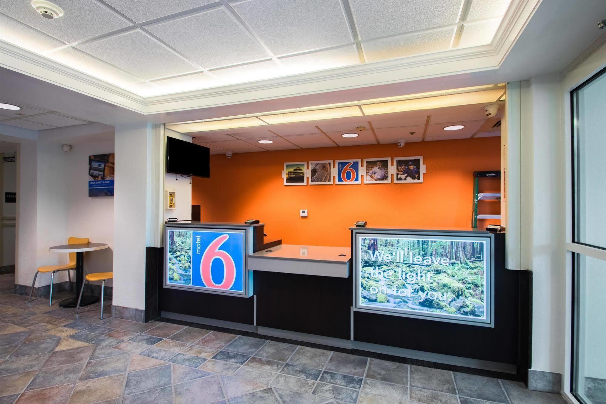 6-portland, Or - I-5 Hotel 2*