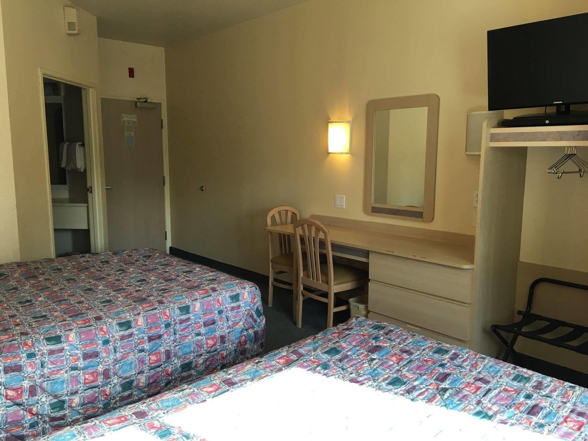 Hotel 6-portland, Or - I-5 2*