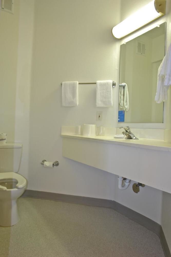 6-portland, Or - I-5 Hotel 2*